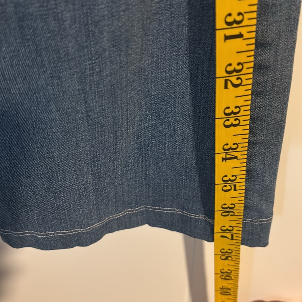 True Religion - Picture 3 of 7